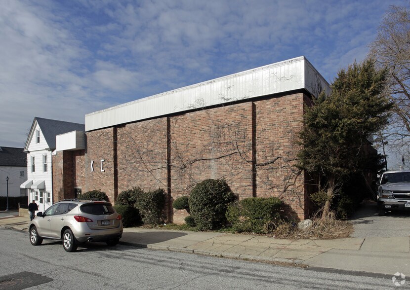 41 Summit St, Oyster Bay, NY à vendre - Photo du bâtiment - Image 2 de 6