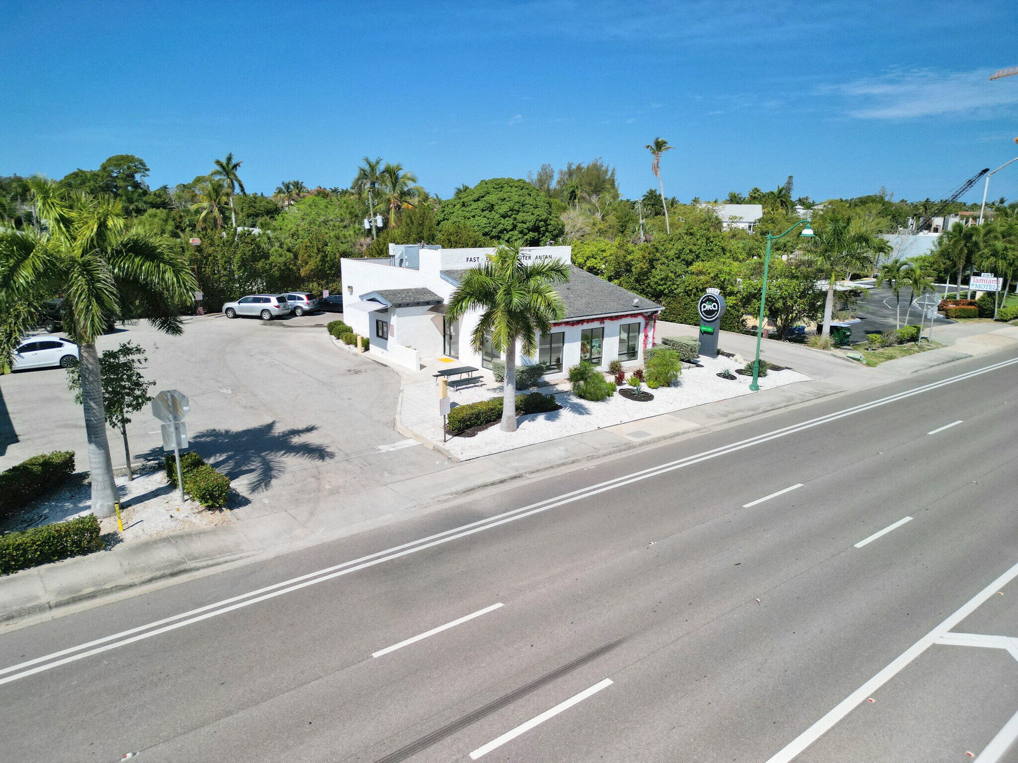 2224 Tamiami Trl E, Naples, FL à louer Photo principale- Image 1 de 4