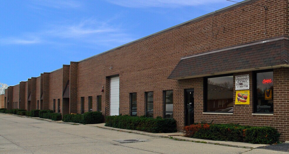 111 S Lombard Rd, Addison, IL à louer - Photo du bâtiment - Image 1 de 10