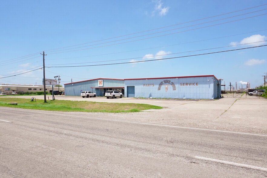 6550 Leopard St, Corpus Christi, TX for sale - Building Photo - Image 2 of 18
