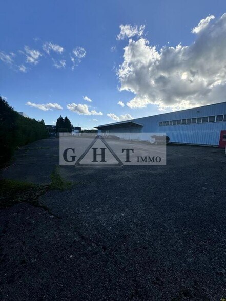 Industrial in Gretz-Armainvilliers for lease - Building Photo - Image 2 of 3