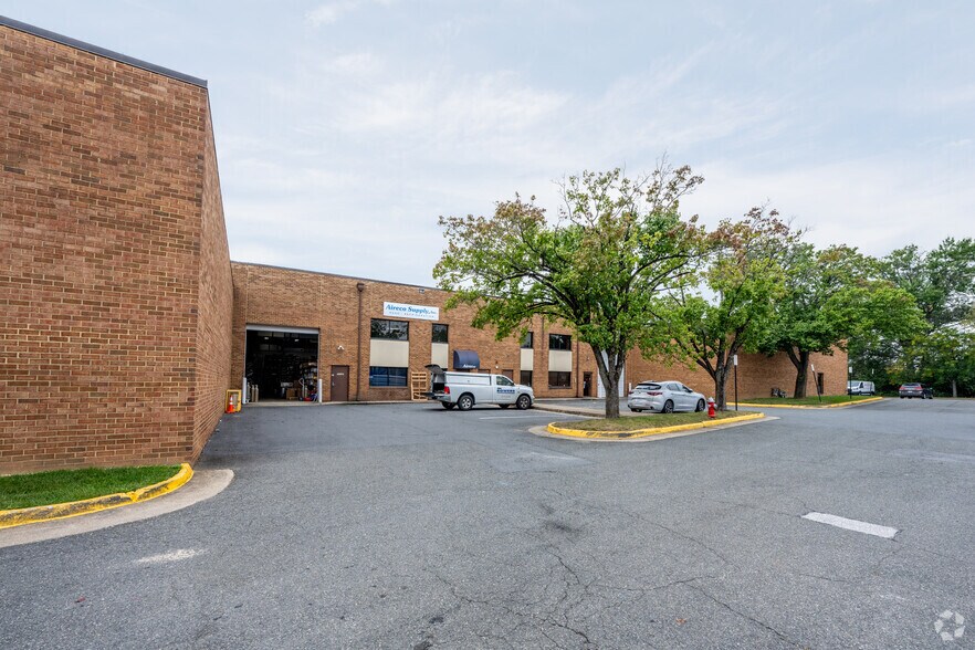 5712 General Washington Dr, Alexandria, VA à vendre - Photo du bâtiment - Image 2 de 5