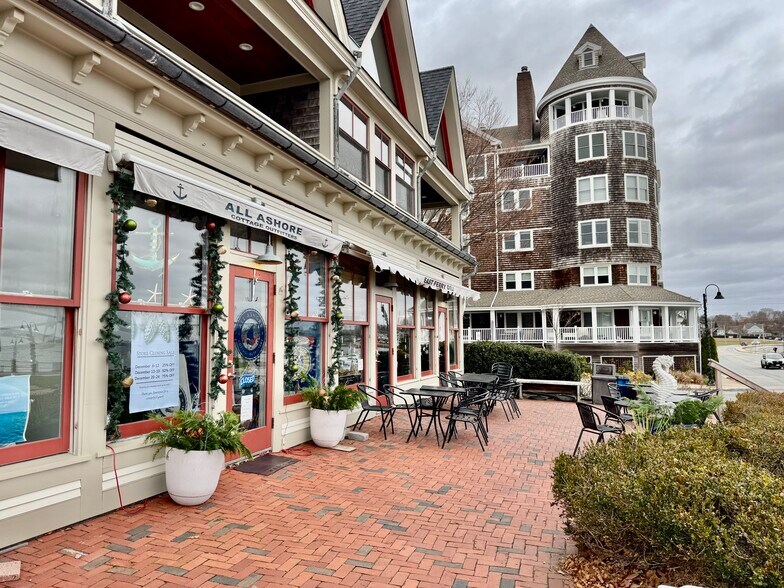 47 Conanicus Ave, Jamestown, RI à louer - Photo du bâtiment - Image 2 de 9