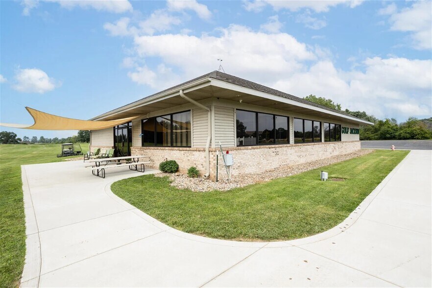 3600 Wayland Dr, Jackson, MI à vendre - Photo du bâtiment - Image 3 de 18