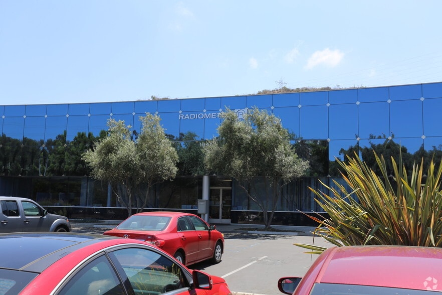 1939 Palomar Oaks Way, Carlsbad, CA for lease - Building Photo - Image 3 of 4