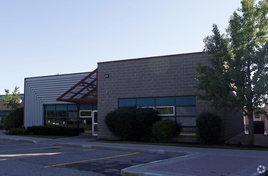 5155 Spectrum Way, Mississauga, ON à vendre - Photo du bâtiment - Image 3 de 3