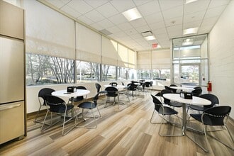 10 Commerce Dr, Hauppauge, NY à louer Photo intérieure- Image 1 de 7