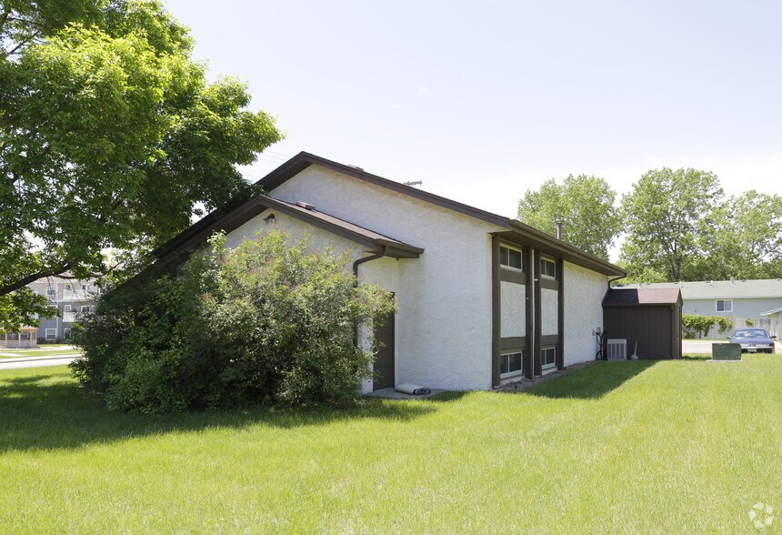 1299 NE Mississippi St, Fridley, MN à louer - Photo du bâtiment - Image 3 de 5