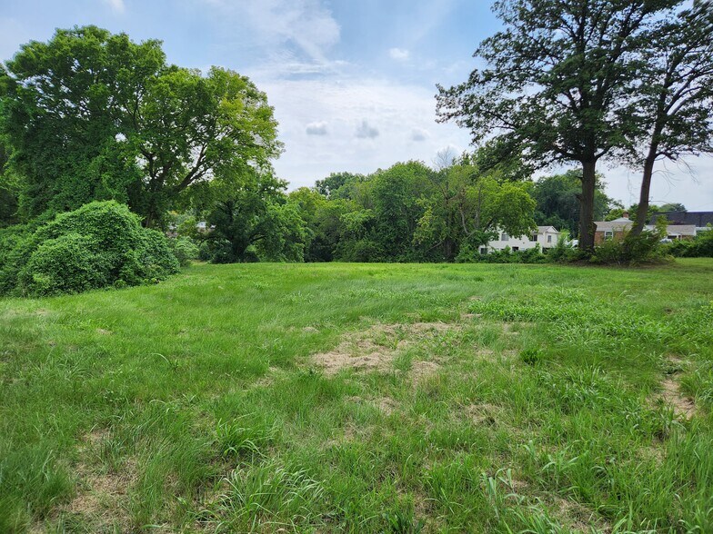 2425-2431 W Clay St, Saint Charles, MO à vendre - Photo du bâtiment - Image 3 de 8