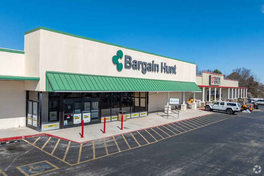 1415 Dinah Shore Blvd, Winchester, TN à louer - Photo du bâtiment - Image 2 de 12