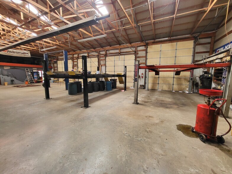 569 W Valley St, Granby, MO à louer - Photo du bâtiment - Image 3 de 22