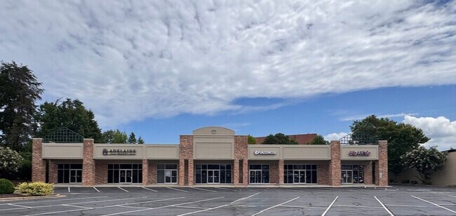 Plus de détails pour 2500 Battleground Ave, Greensboro, NC - Commerce de détail à louer