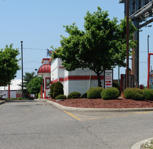 711 E Market St, Akron, OH à louer - Photo du bâtiment - Image 2 de 3