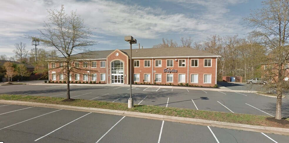 9420 Forestwood Ln, Manassas, VA à vendre - Photo du bâtiment - Image 2 de 11