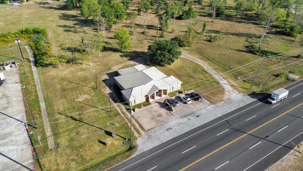 7912 Bayway Dr, Baytown, TX à vendre - Photo du bâtiment - Image 2 de 7