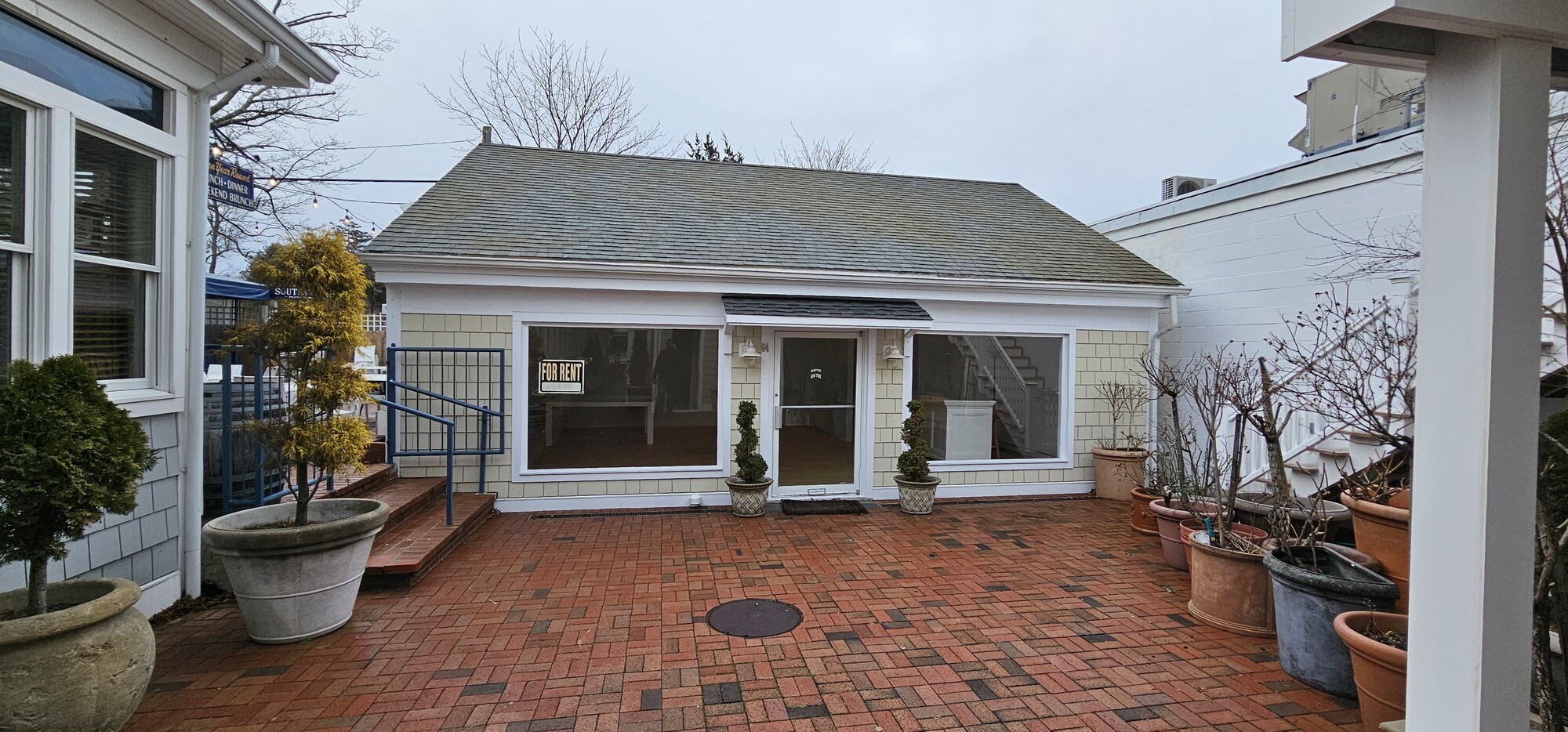 64 Jobs Ln, Southampton, NY à louer Photo du bâtiment- Image 1 de 2