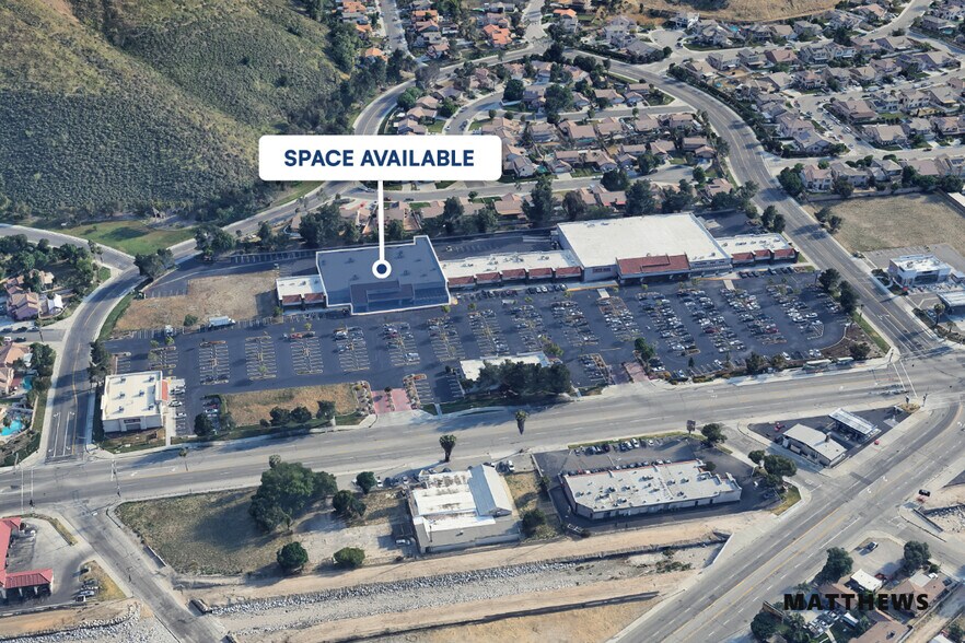 949 Kendall Dr, San Bernardino, CA à louer - Photo du bâtiment - Image 2 de 4