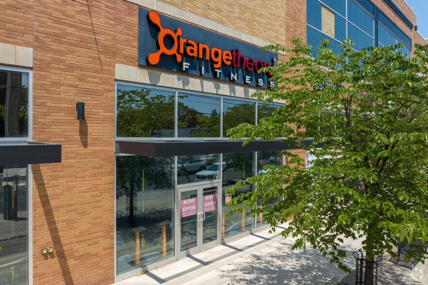 501 Lakeshore Rd E, Mississauga, ON à louer - Photo du bâtiment - Image 3 de 4