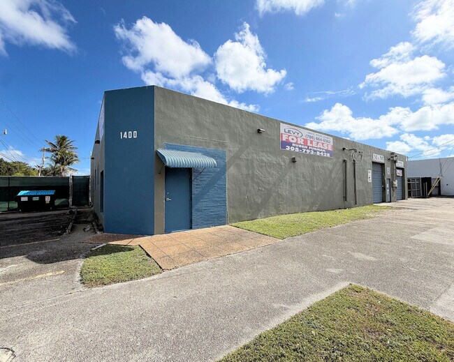 Plus de détails pour 1400 NE 131st St, North Miami, FL - Industriel à louer