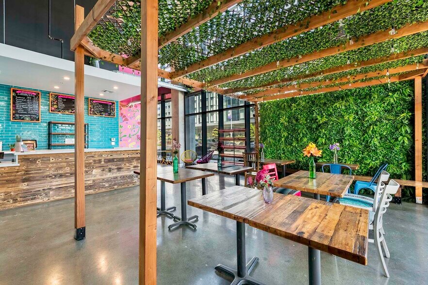 500 W Broadway, Long Beach, CA à louer - Photo intérieure - Image 2 de 55