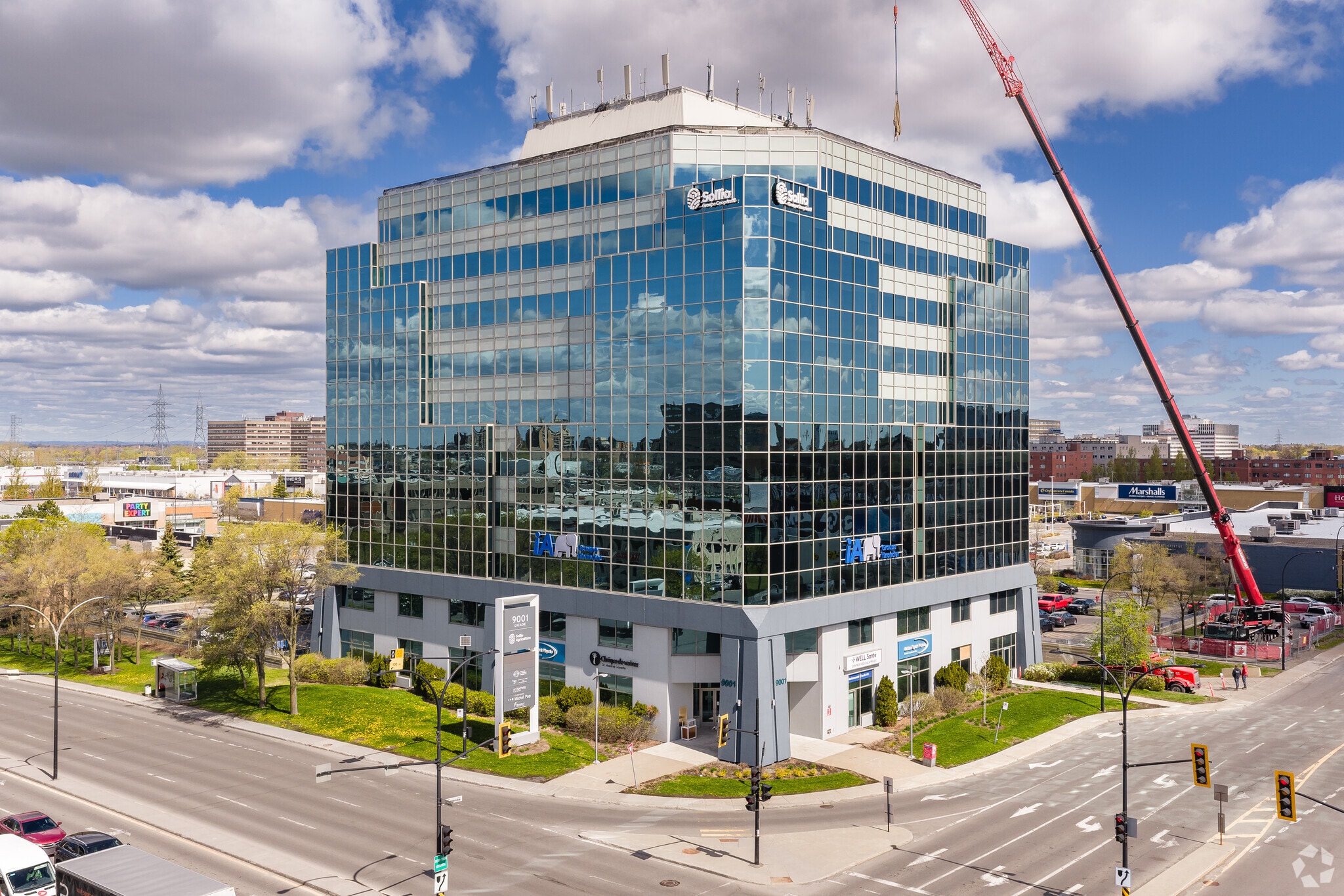9001 Boul De L'acadie, Montréal, QC for lease Primary Photo- Image 1 of 5