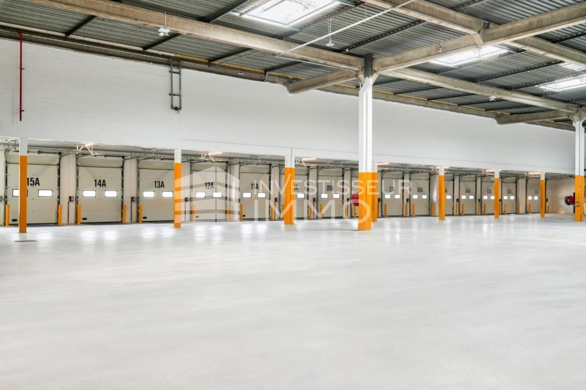 Flex in Trappes for lease Building Photo- Image 1 of 8