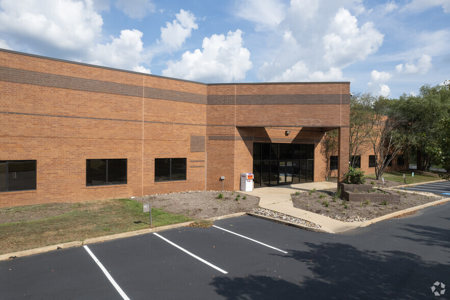 905 Airport Rd, West Chester, PA for lease - Building Photo - Image 2 of 6