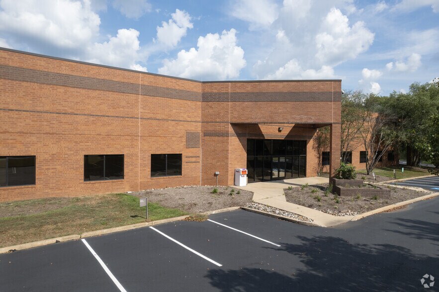 905 Airport Rd, West Chester, PA à louer - Photo du bâtiment - Image 2 de 6
