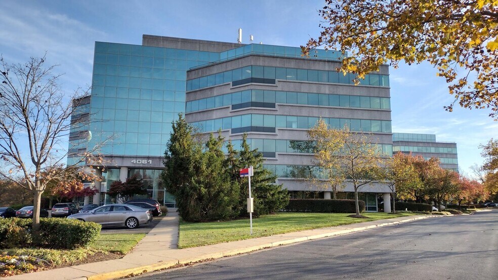 4061 Powder Mill Rd, Beltsville, MD à louer - Photo du bâtiment - Image 2 de 5