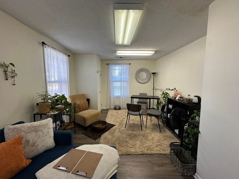 710 Laurens Rd, Greenville, SC à vendre - Photo du bâtiment - Image 2 de 35