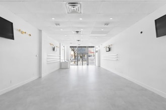 5324-5348 Ch Queen-Mary, Montréal, QC for lease Interior Photo- Image 2 of 4