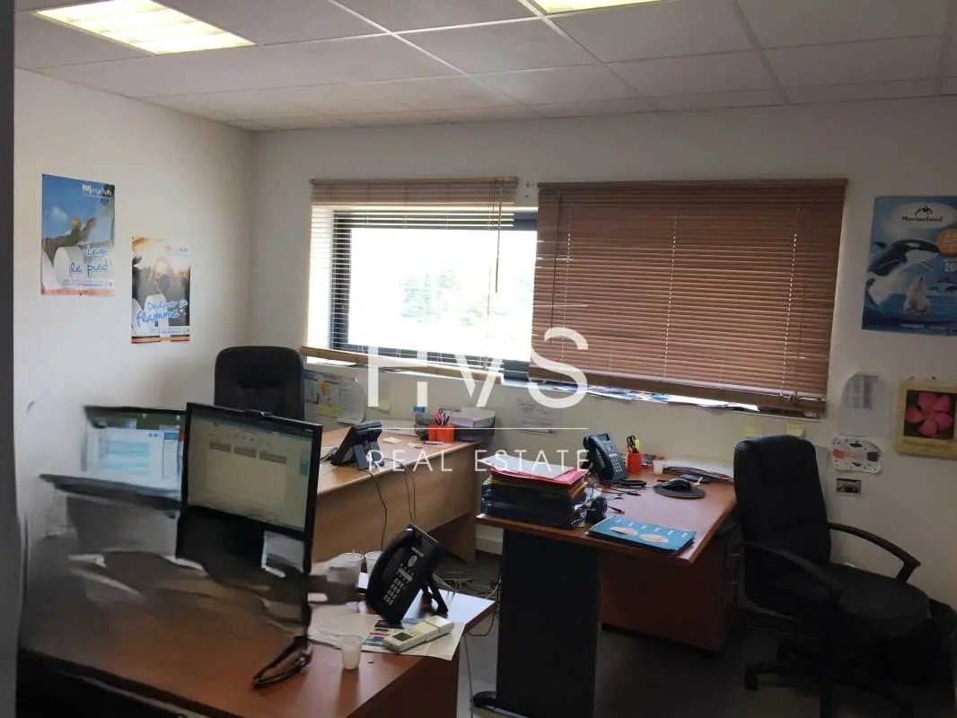 Flex in Gardanne for lease Interior Photo- Image 1 of 3