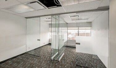 4590-4600 Boul De La Côte-Vertu, Saint-Laurent, QC à louer Photo intérieure- Image 2 de 5