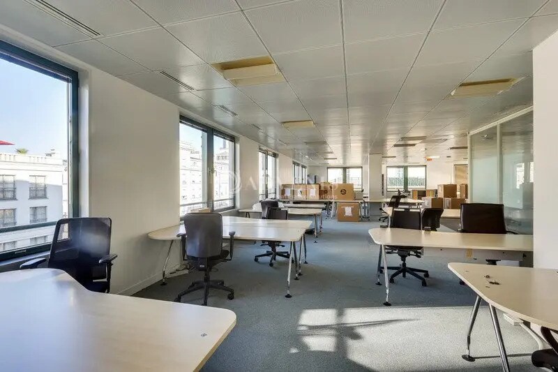 Office in Chessy for lease - Interior Photo - Image 3 of 12