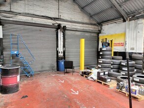 67 Boundary Rd, Woking à louer Photo intérieure- Image 2 de 2