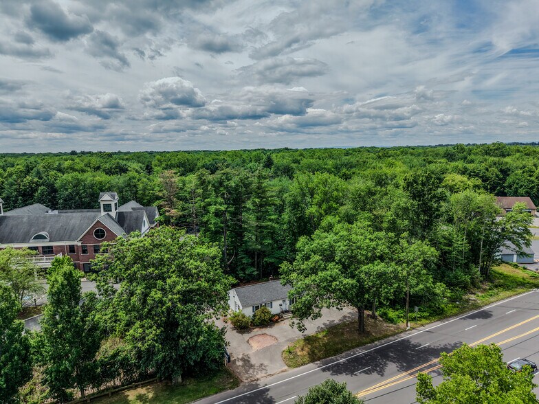 88 Hazard Ave, Enfield, CT à vendre - Photo du bâtiment - Image 3 de 29