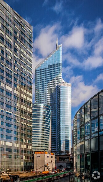 1 Place Des Saisons, Courbevoie à louer - Photo du bâtiment - Image 2 de 10