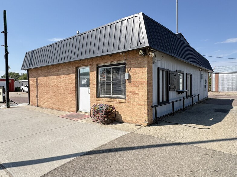 346 W 2nd St, Winner, SD à vendre - Photo principale - Image 1 de 15