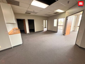 23734 Valencia Blvd, Valencia, CA à louer Photo intérieure- Image 1 de 4