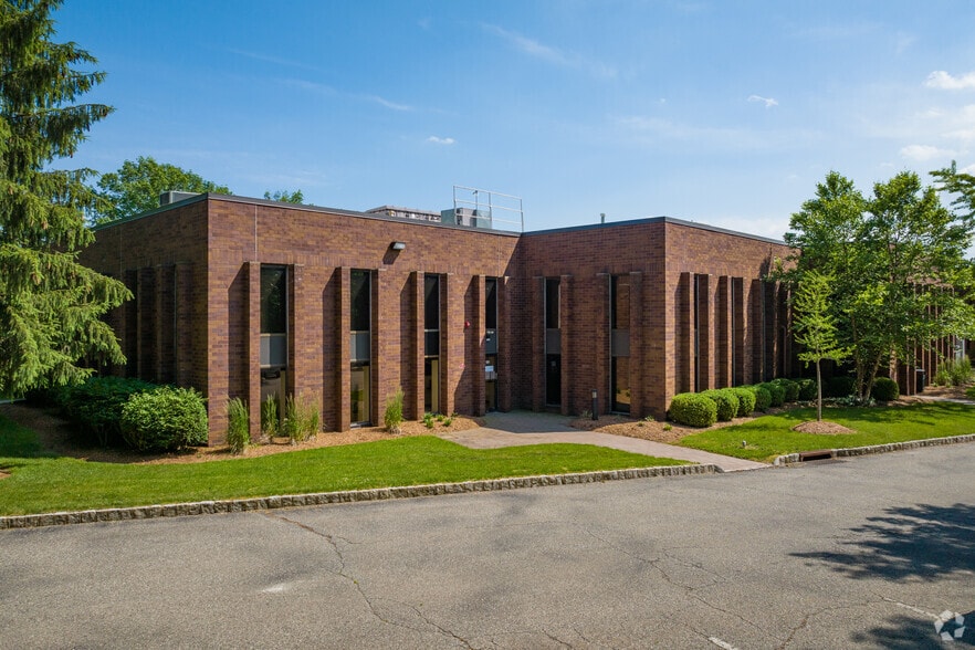 45 Horsehill Rd, Cedar Knolls, NJ for lease - Building Photo - Image 2 of 7