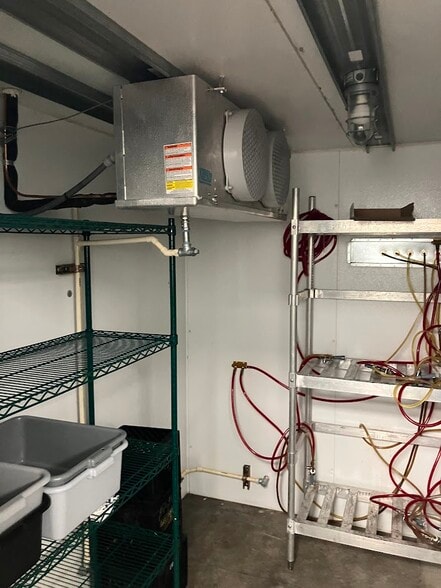 12928 E Mansfield Ave, Spokane Valley, WA for lease - Interior Photo - Image 2 of 10