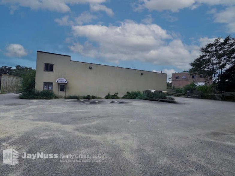 61 Mathewson Dr, Weymouth, MA à vendre - Photo du bâtiment - Image 2 de 3