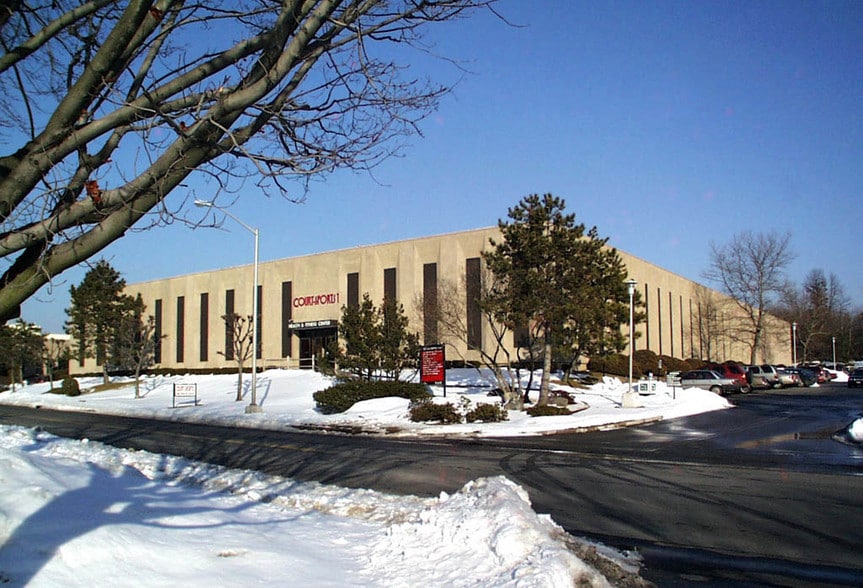 150 Clearbrook Rd, Elmsford, NY à louer - Photo du bâtiment - Image 2 de 9