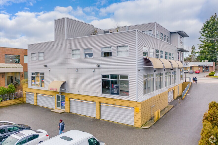 8268 120 St, Surrey, BC à louer - Photo du bâtiment - Image 3 de 4