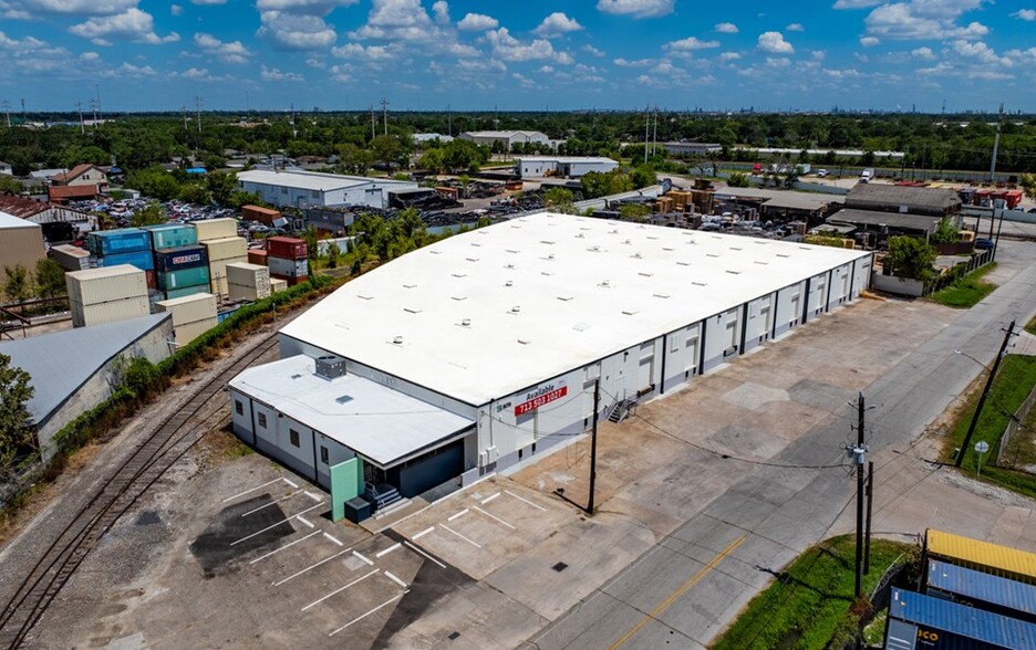 6015 Murphy St, Houston, TX for lease - Building Photo - Image 3 of 11