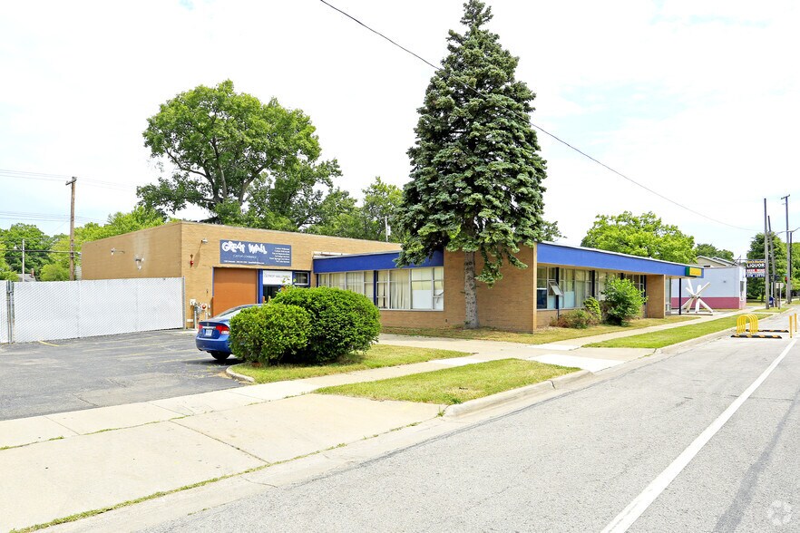 530 Livernois St, Ferndale, MI à louer - Photo du bâtiment - Image 3 de 3
