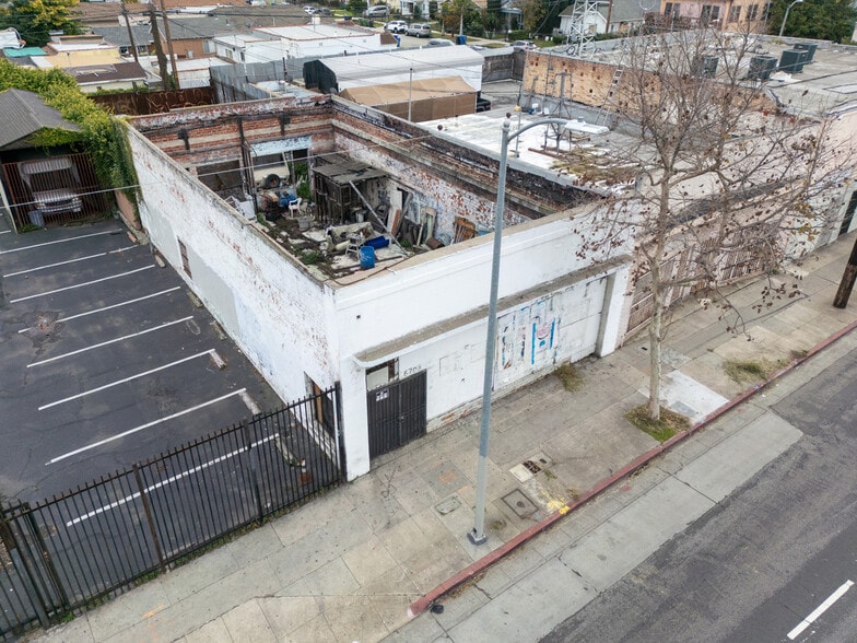 6710 S Western Ave, Los Angeles, CA à vendre - Photo principale - Image 1 de 22