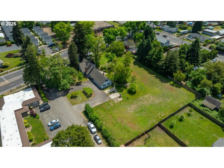 River Road, Eugene, OR à vendre - Photo du bâtiment - Image 2 de 13