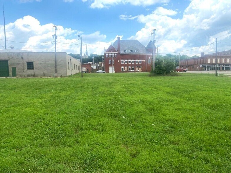 521-523 S 6th St, Saint Joseph, MO à vendre - Photo du bâtiment - Image 2 de 7