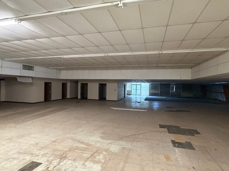 803 E Mockingbird Ln, Victoria, TX for lease - Building Photo - Image 2 of 13